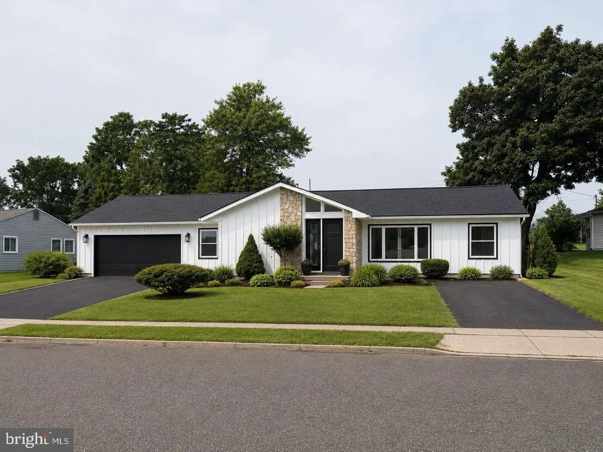 521 Parkway Dr, Fairless Hills, PA 19030 - #1