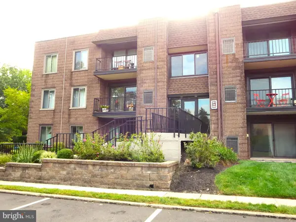 66 Oakridge Dr, LANGHORNE, PA 19047