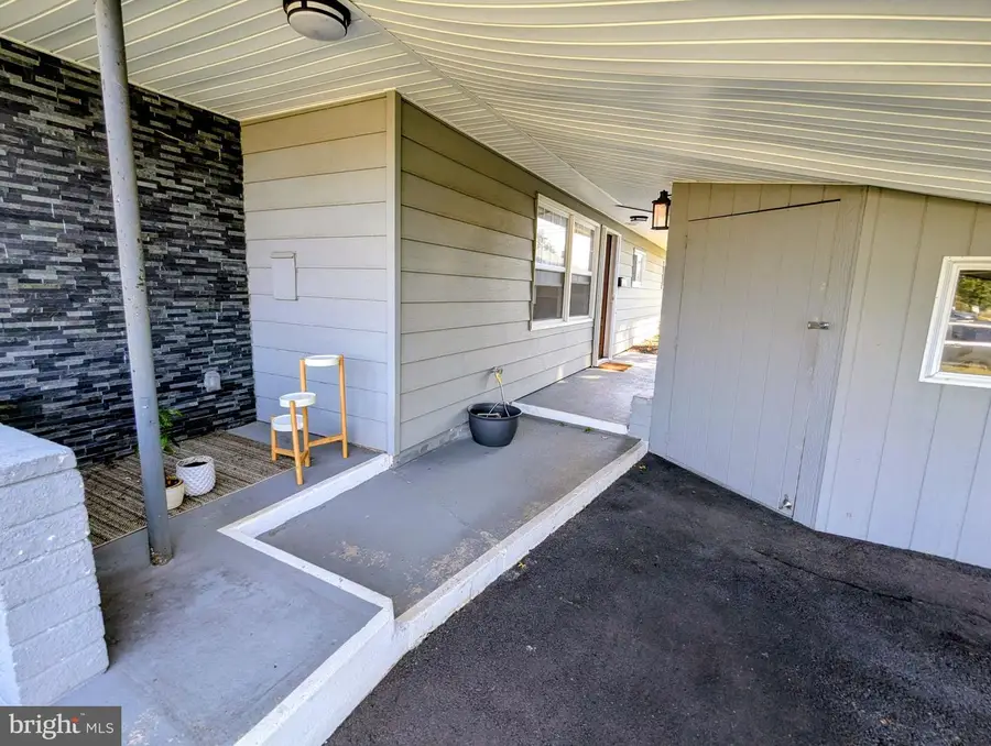 30 Forest Ln, Levittown, PA 19055 - #2