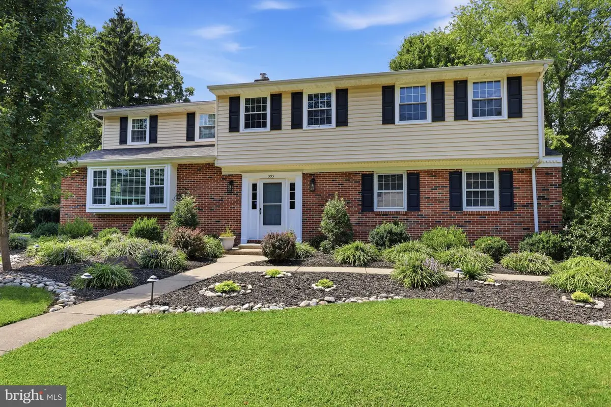 593 Kings Rd, Yardley, PA 19067 - #1