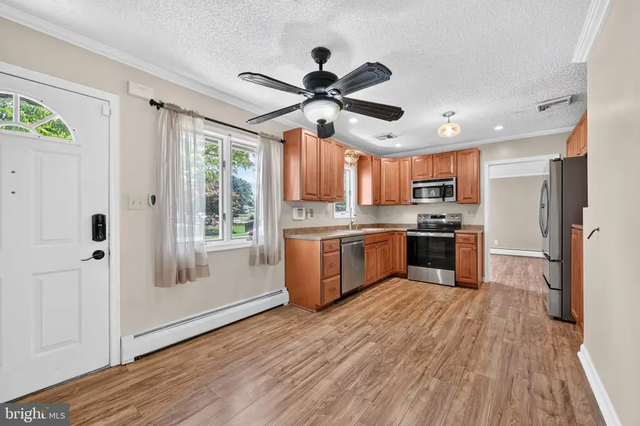 45 Schoolhouse Ln, Levittown, PA 19055 - #2