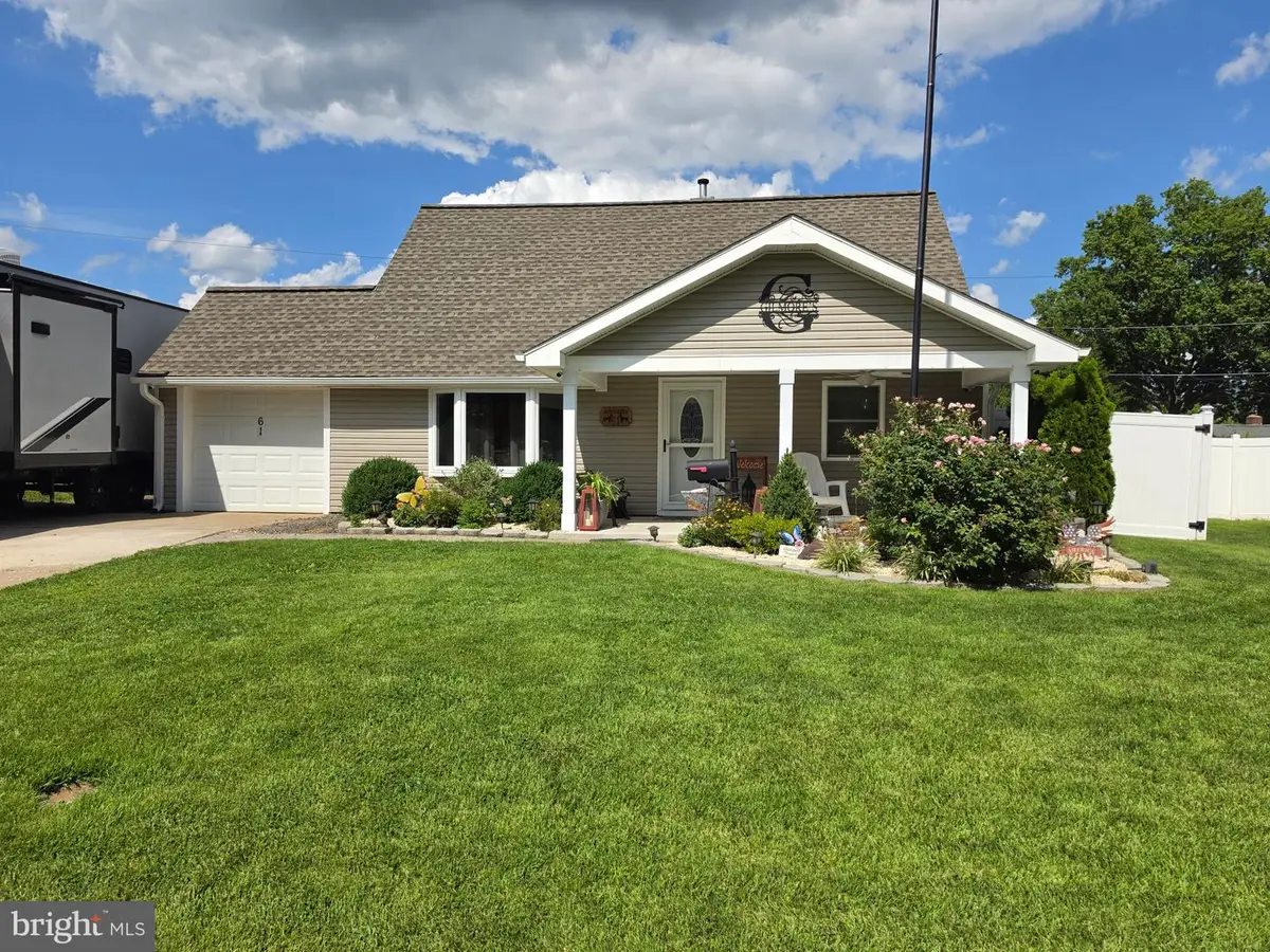 61 Begonia Ln, Levittown, PA 19054 - #1