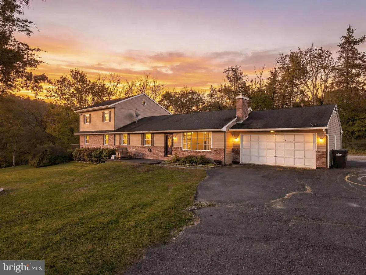 56 Ealer Hill Rd, Kintnersville, PA 18930 - #1