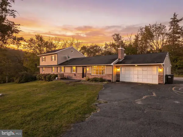 56 Ealer Hill Rd, KINTNERSVILLE, PA 18930