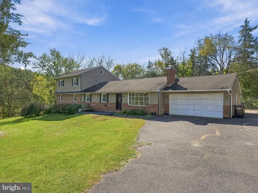 56 Ealer Hill Rd, Kintnersville, PA 18930 - #3