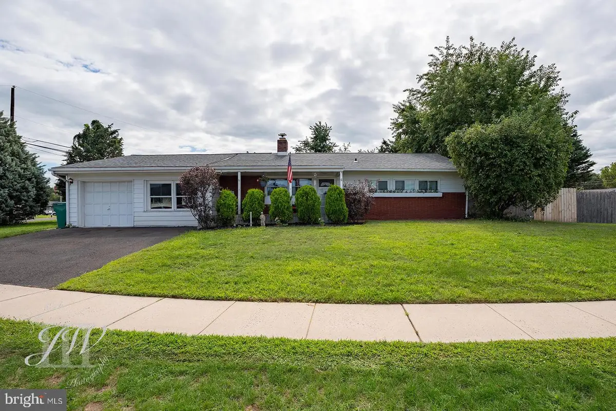 35 Spiral Ln, Levittown, PA 19055 - #1