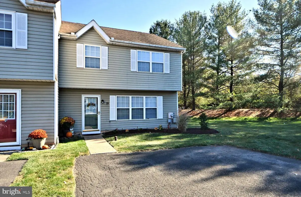19 Jennifer Dr, Chalfont, PA 18914 - #1