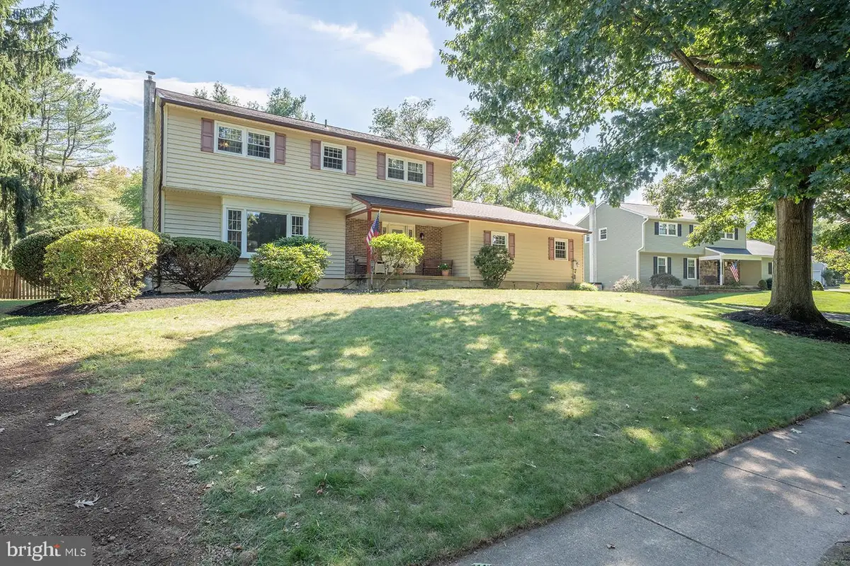 985 Garey Dr, Yardley, PA 19067 - #1
