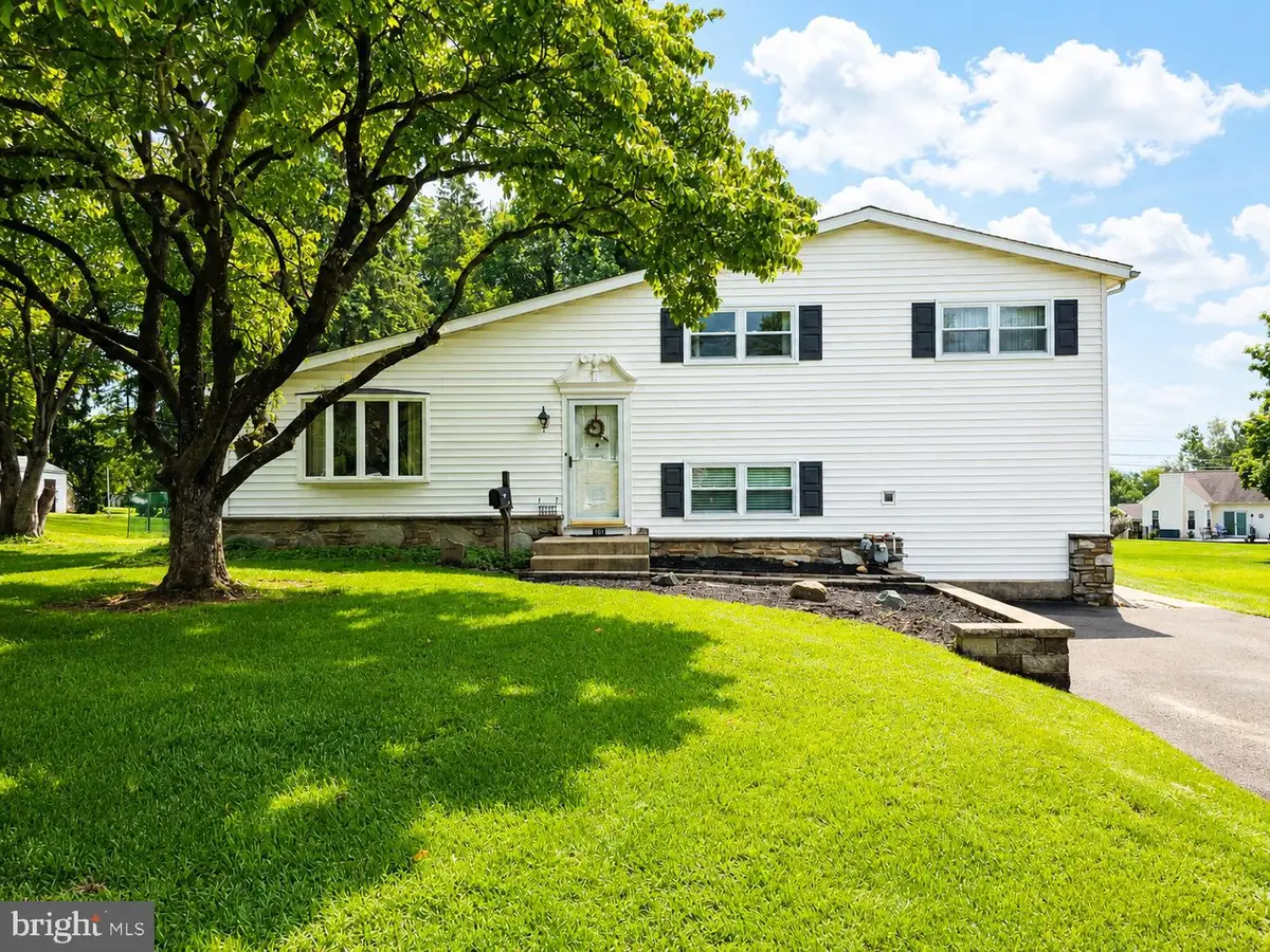161 Dungan Rd, Southampton, PA 18966 - #1