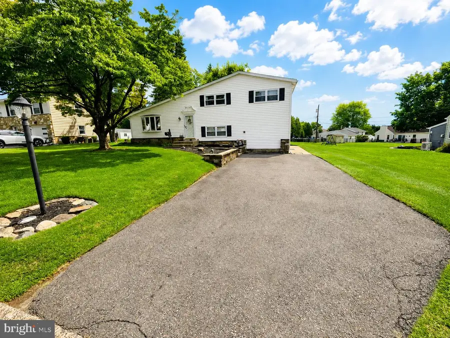 161 Dungan Rd, Southampton, PA 18966 - #2