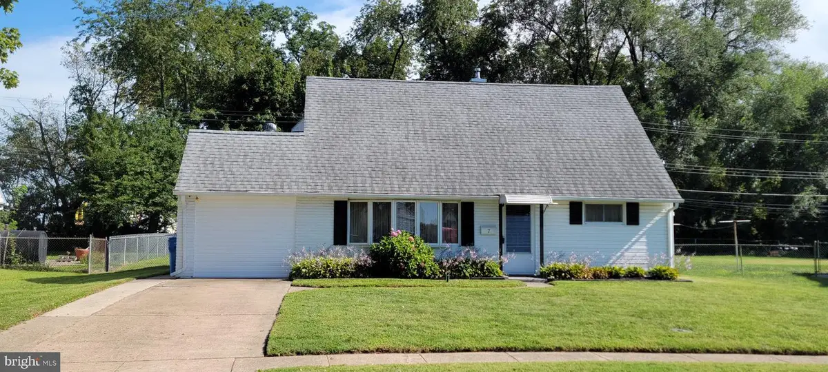 7 Junewood Dr, Levittown, PA 19055 - #1