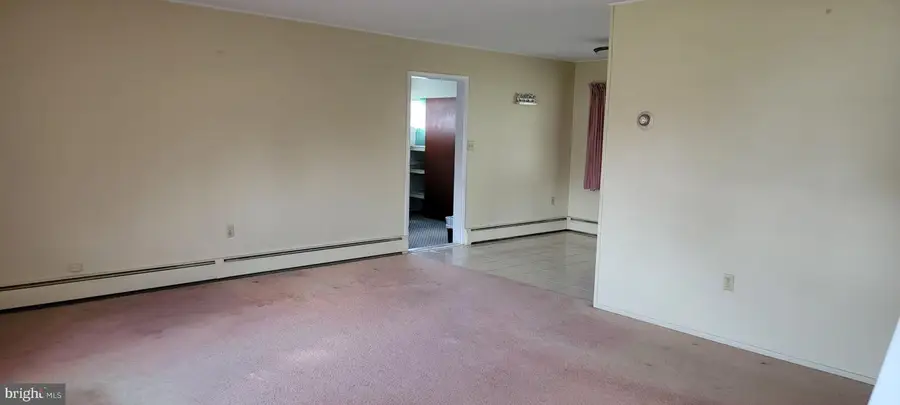 7 Junewood Dr, Levittown, PA 19055 - #3