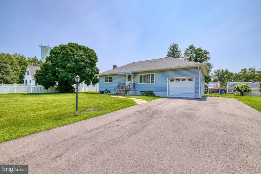 240 Walnut Ln, Yardley, PA 19067 - #2