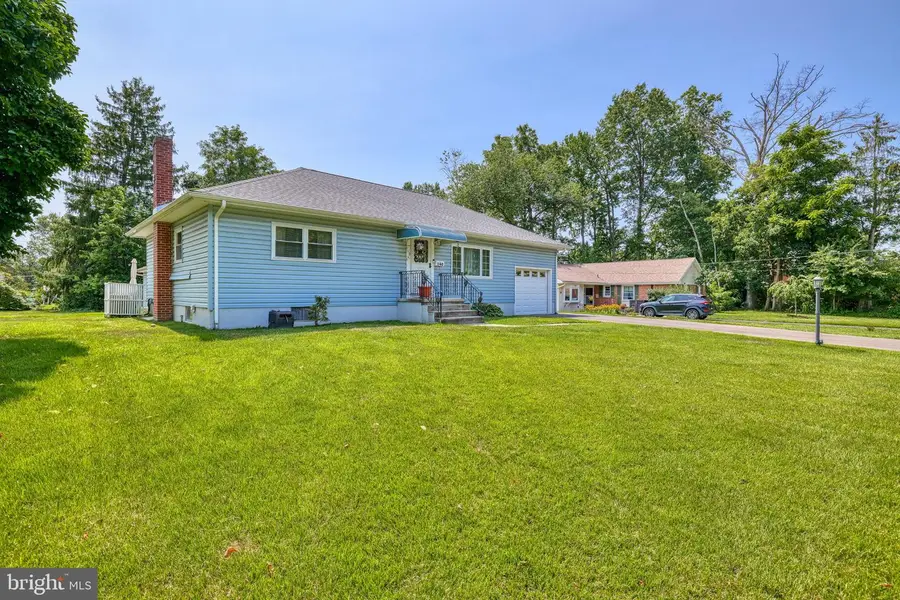 240 Walnut Ln, Yardley, PA 19067 - #3