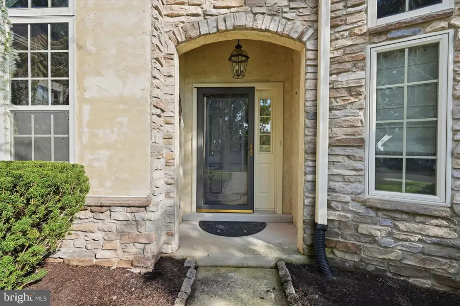 1001 Monroe Dr, Warwick, PA 18974 - #2