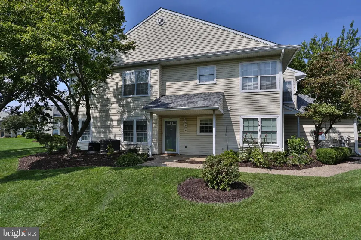 2902 Lynbrooke Dr, Yardley, PA 19067 - #1
