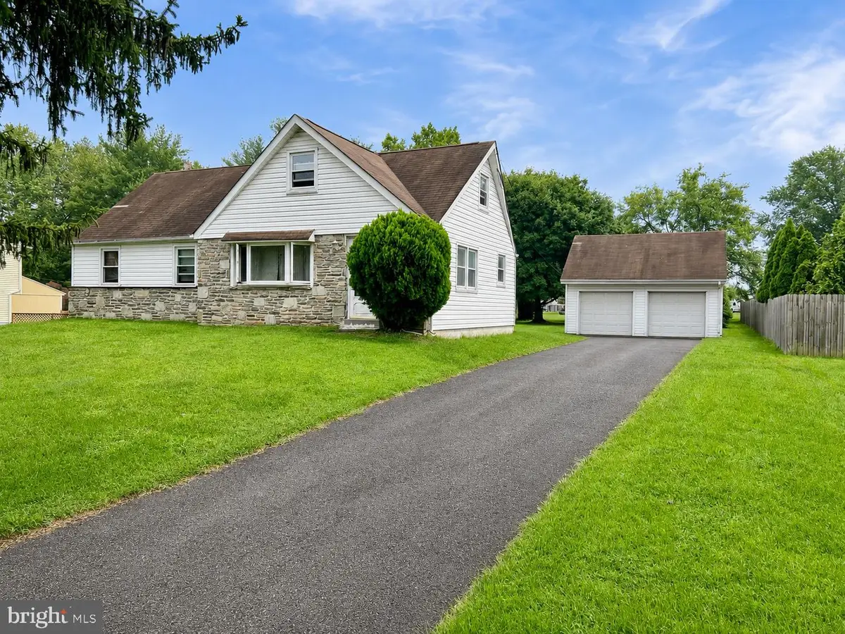 222 Holly Hill Rd, Richboro, PA 18954 - #1