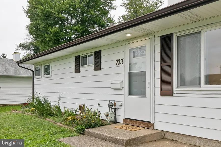 723 Auburn Rd, Fairless Hills, PA 19030 - #2