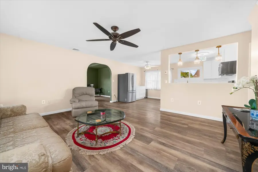 20 New Pond Ln, Levittown, PA 19054 - #2