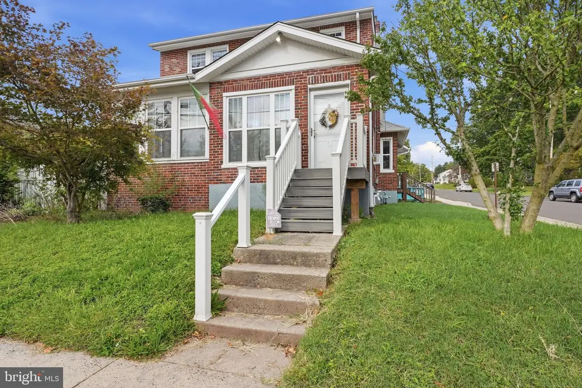 411 E Walnut St, Perkasie, PA 18944 - #1