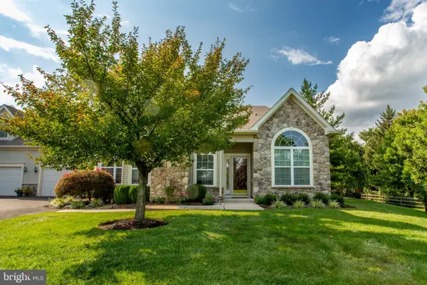 14 Five Ponds Cir, WARMINSTER, PA 18974