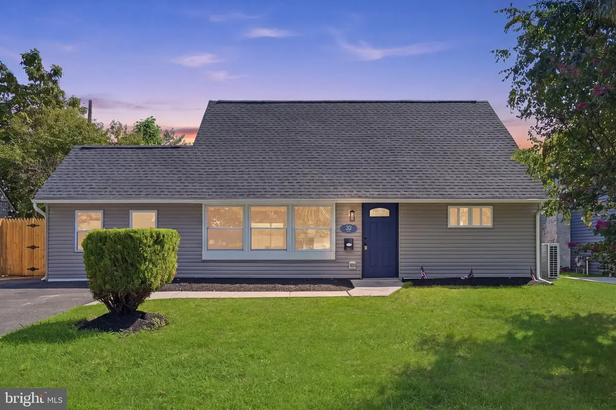 32 Iris Rd, Levittown, PA 19057 - #1
