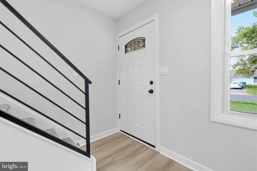 32 Iris Rd, Levittown, PA 19057 - #3