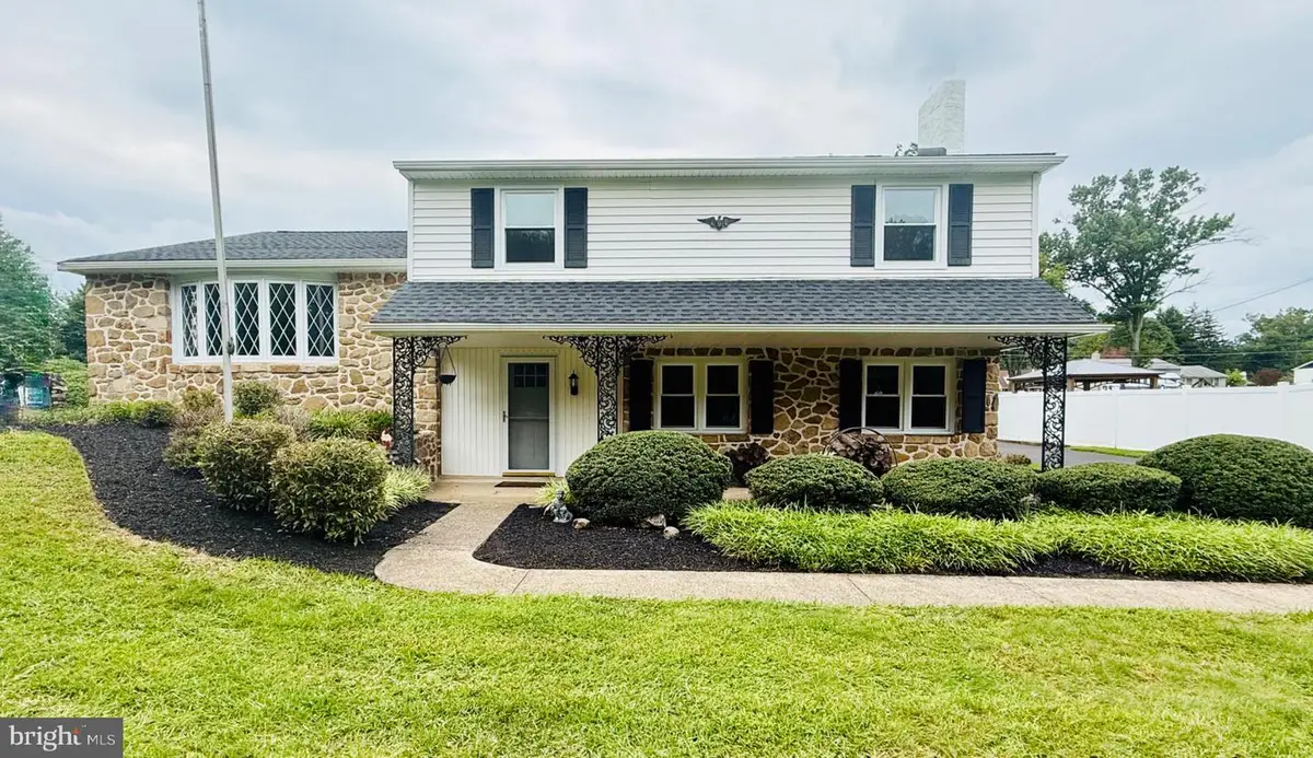 698 Beverly Rd, Southampton, PA 18966 - #1