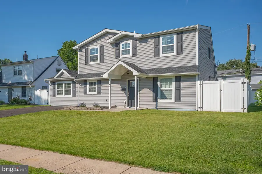 41 Neptune Ln, Levittown, PA 19054 - #2