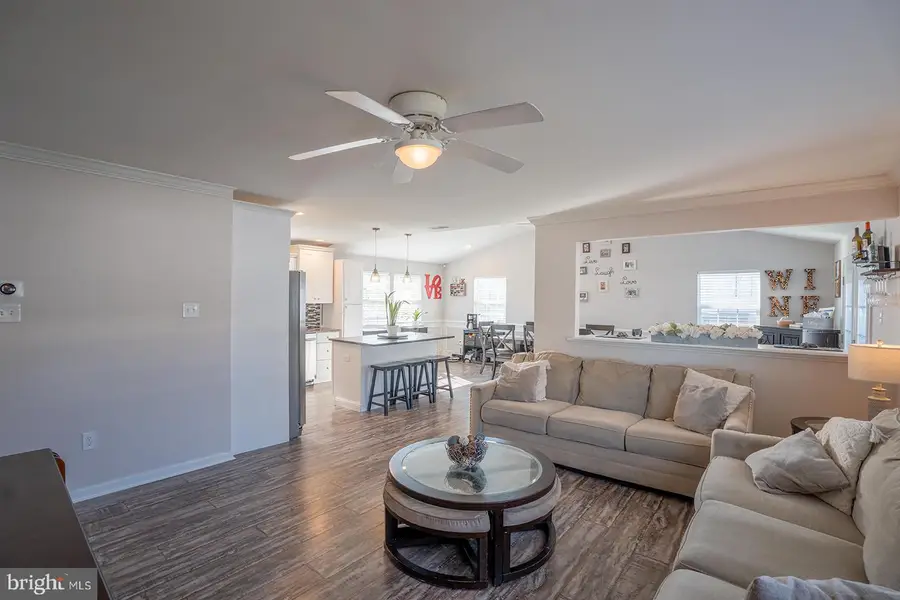41 Neptune Ln, Levittown, PA 19054 - #3