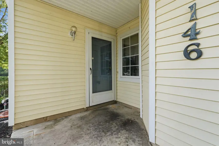 146 Naomi Ct, Levittown, PA 19057 - #3