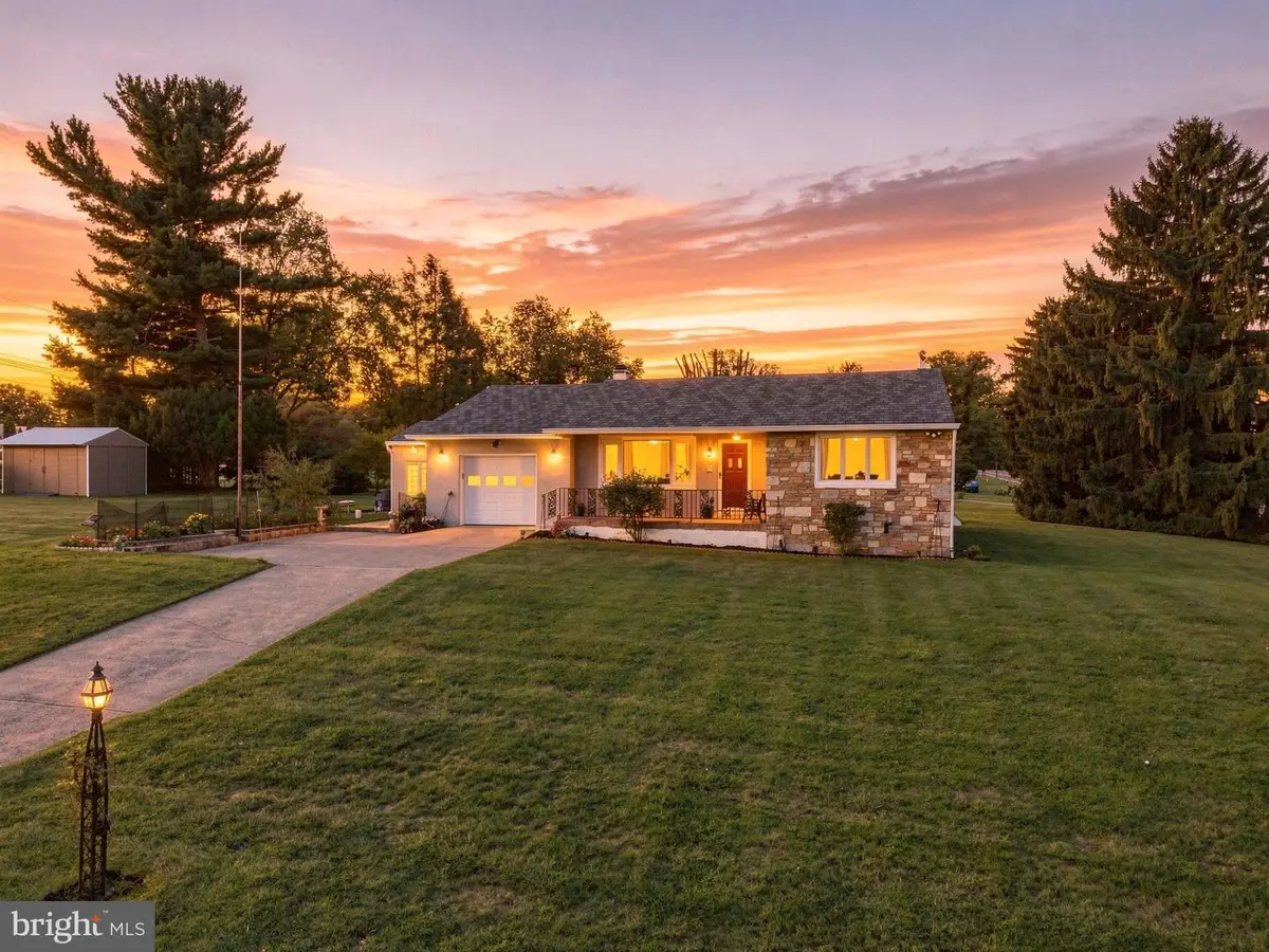 8 Twist Dr, Southampton, PA 18966 - #1