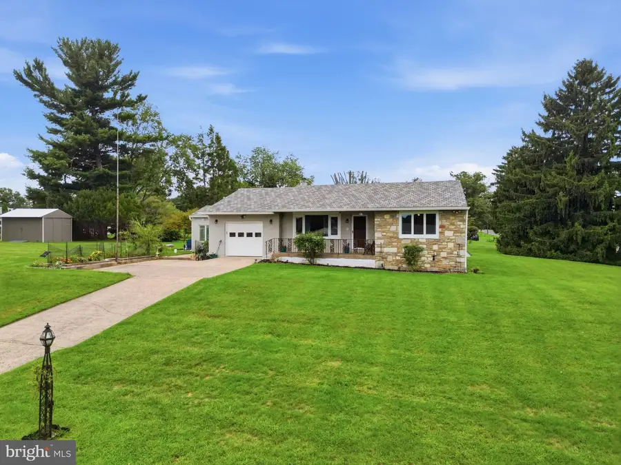 8 Twist Dr, Southampton, PA 18966 - #3