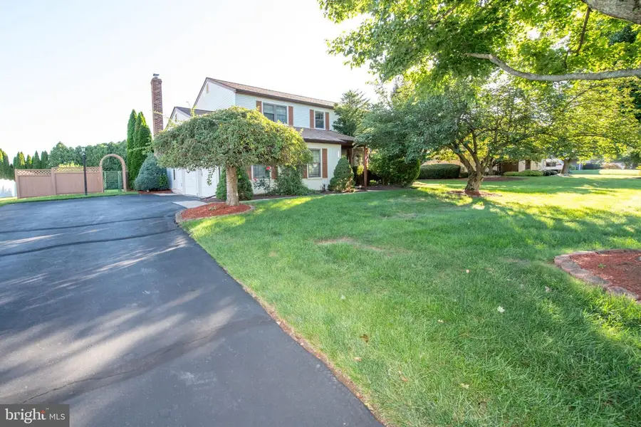 77 Hampton Dr, Southampton, PA 18966 - #2