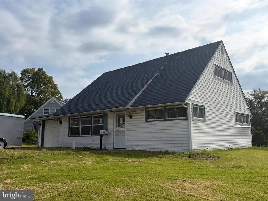 14 Circle Rd, Levittown, PA 19057 - #2