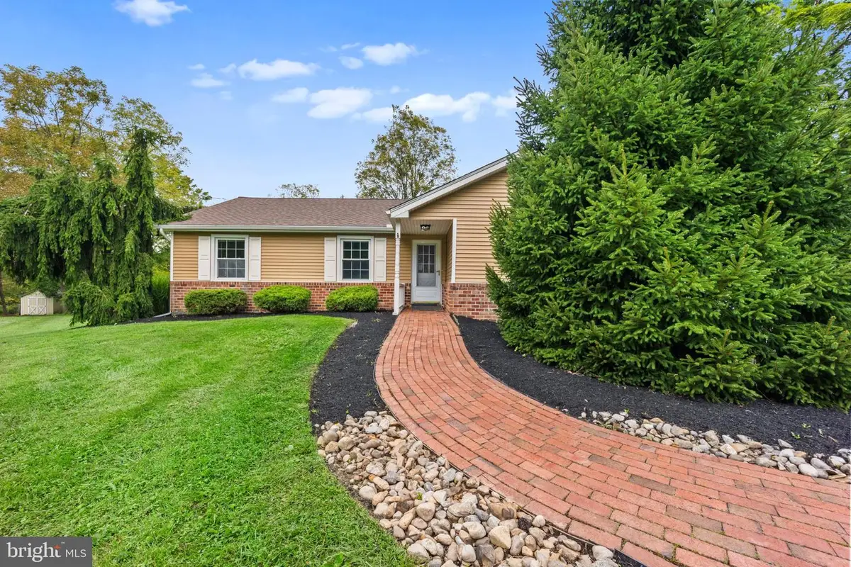 546 Mccarty Dr, Doylestown, PA 18901 - #1