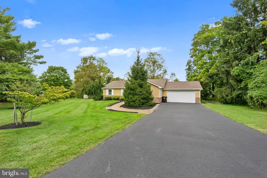 546 Mccarty Dr, Doylestown, PA 18901 - #2