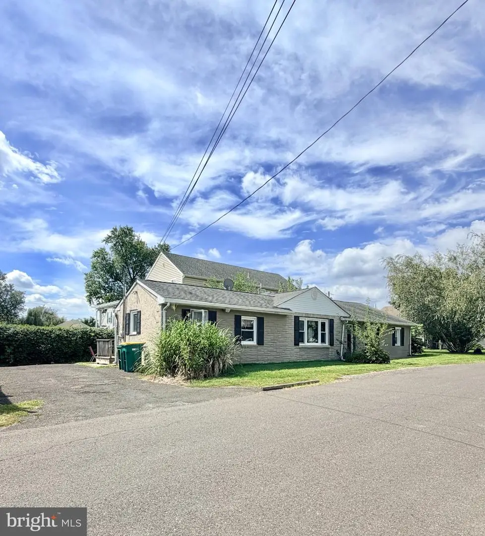 2565 Buffalo Ave, Feasterville Trevose, PA 19053 - #1