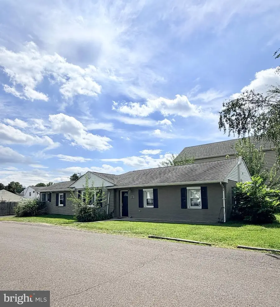 2565 Buffalo Ave, Feasterville Trevose, PA 19053 - #2