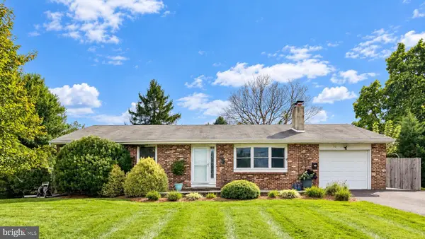 32 Holland Dr, CHALFONT, PA 18914