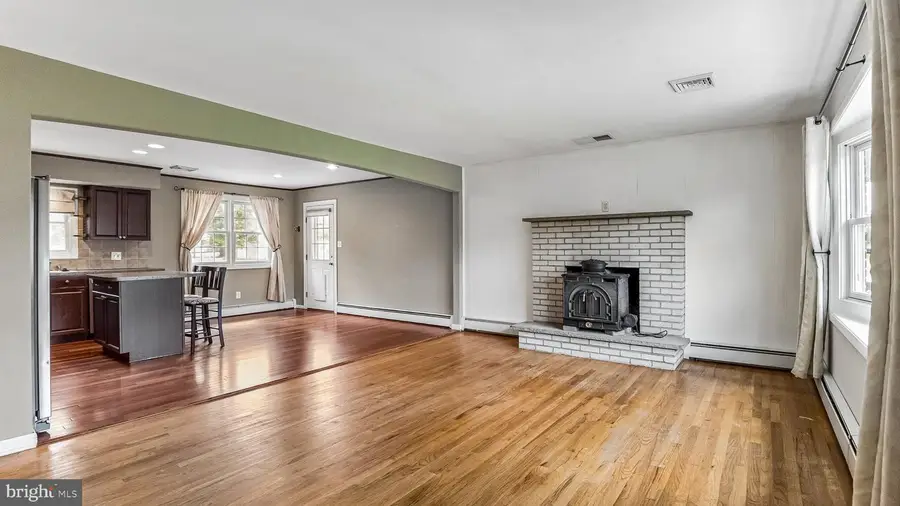 32 Holland Dr, Chalfont, PA 18914 - #3