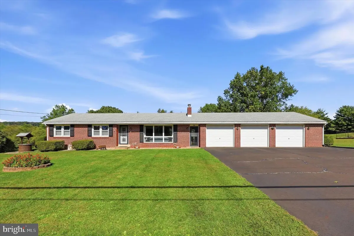 2120 Branch Rd, Perkasie, PA 18944 - #1