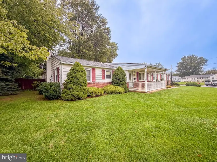 678 Clifford St, Warminster, PA 18974 - #3