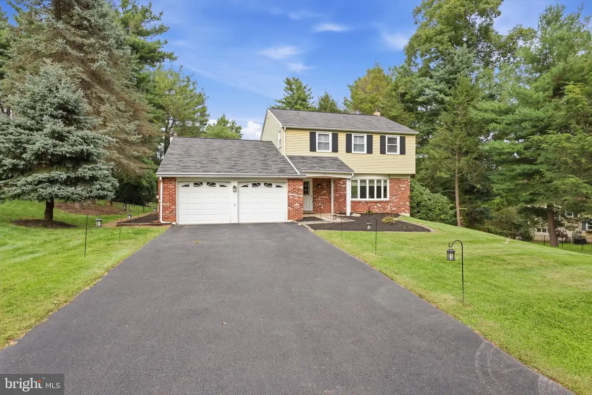 201 Creekwood Dr, Feasterville Trevose, PA 19053 - #1