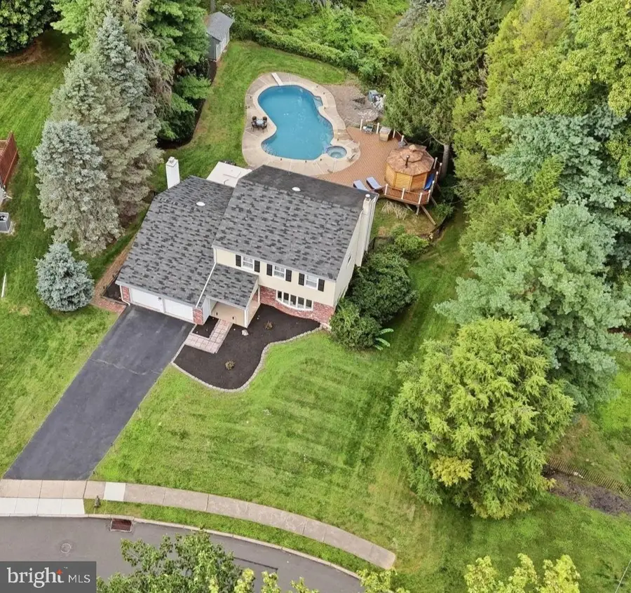 201 Creekwood Dr, Feasterville Trevose, PA 19053 - #2