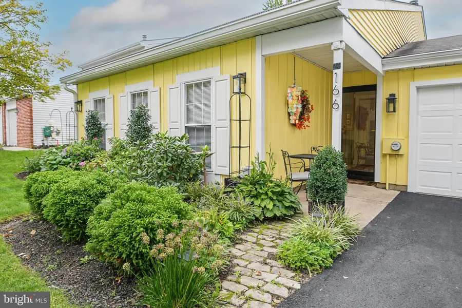 166 Bucks Meadow Ln, Newtown, PA 18940 - #2