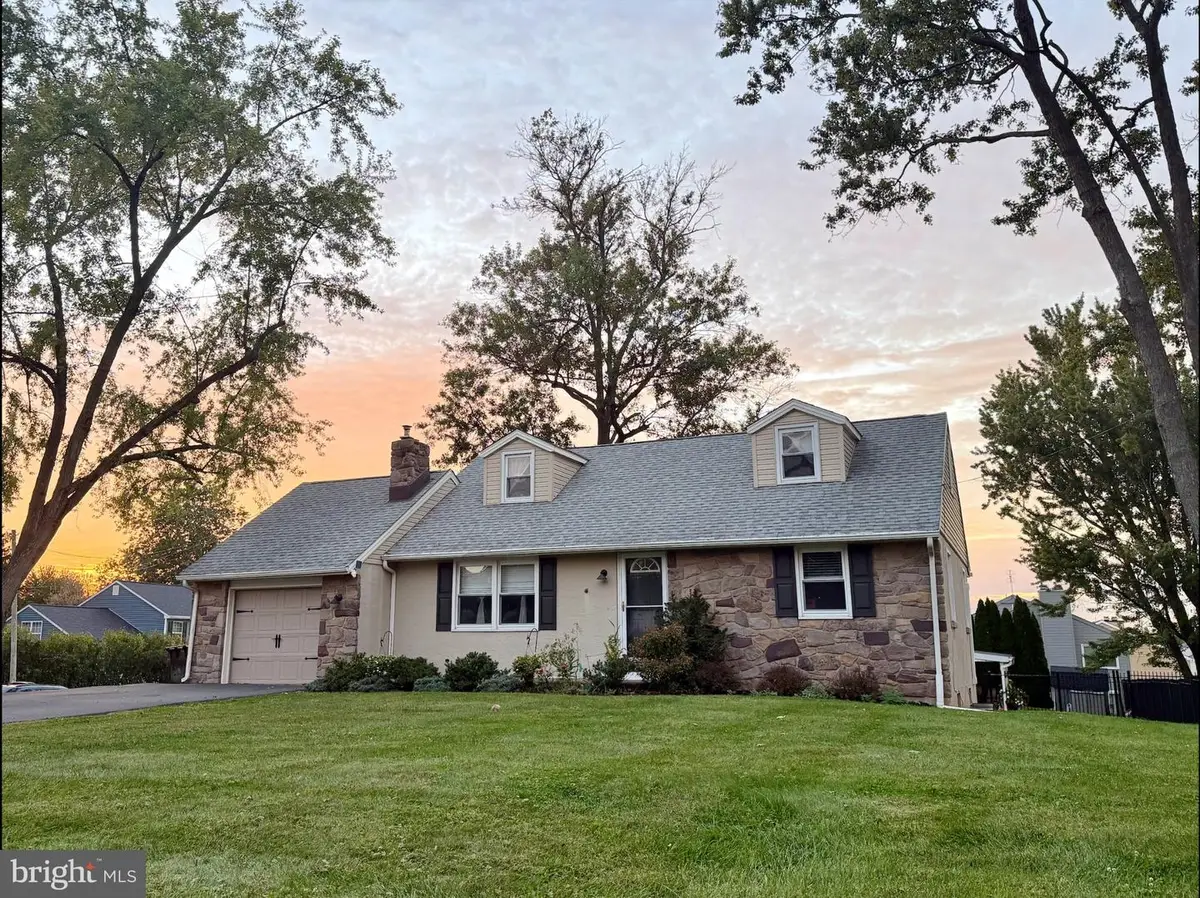 411 E Reliance Rd, Telford, PA 18969 - #1