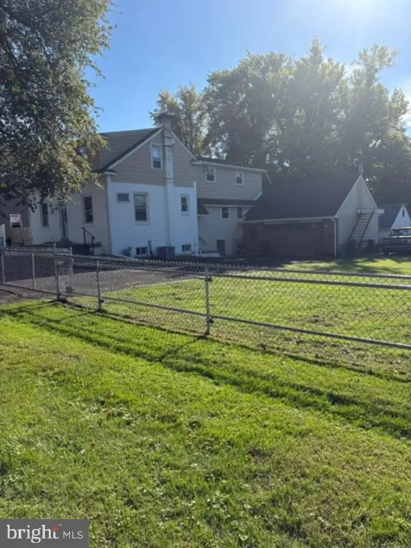 1124 Lowell Ave, BENSALEM, PA 19020