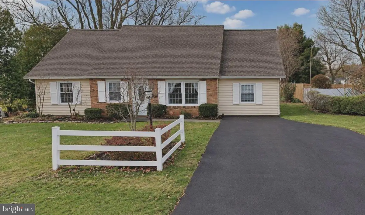 921 Harrison St, Bristol, PA 19007 - #1