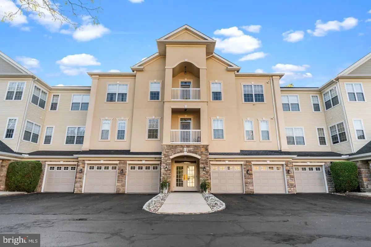 1 Falcon Dr #206, Holland, PA 18966 - #1
